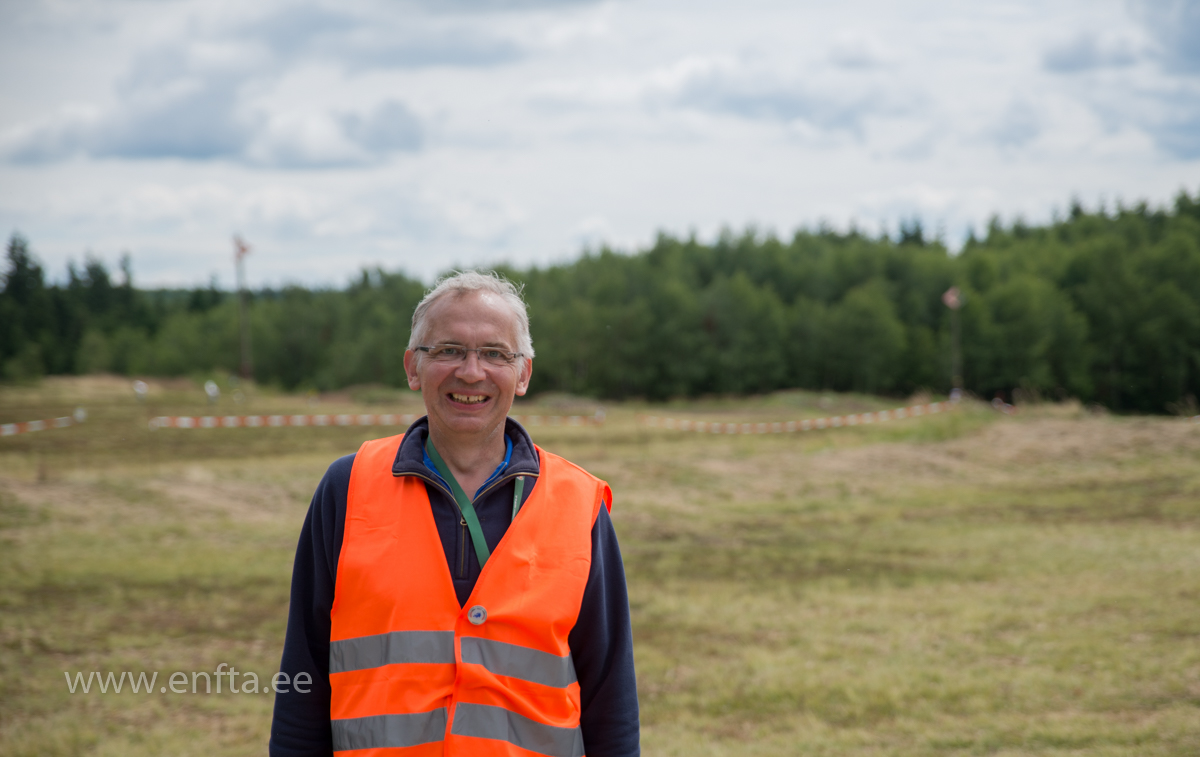 922 One of the organisers